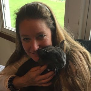 Meet your Posher, Cassandra